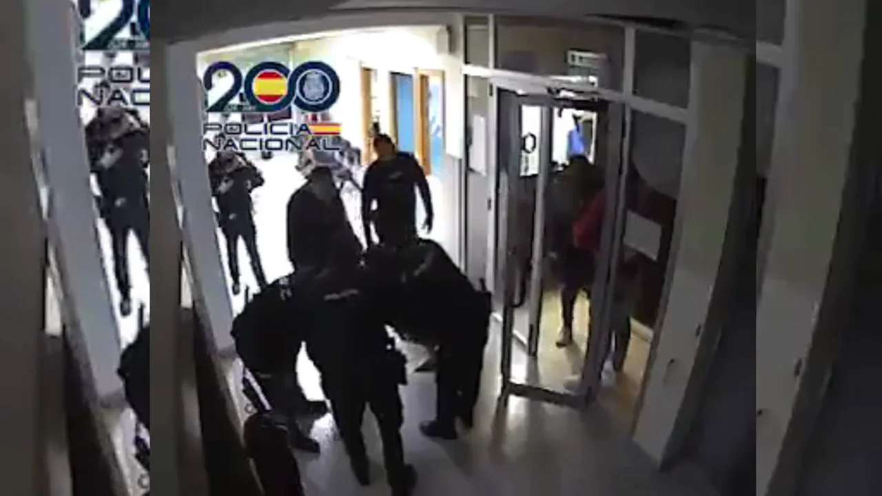 La Polic&iacute;a Nacional de Sagunto salva la vida y reanima a un beb&eacute; que se hab&iacute;a atragantado