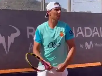Rafa Nadal entrenando en su Academia con la camiseta del RCD Mallorca Rafa Nadal entrenando en su Academia con la camiseta del RCD Mallorca