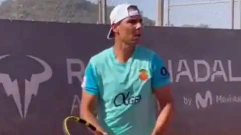 Rafa Nadal entrenando en su Academia con la camiseta del RCD Mallorca Rafa Nadal entrenando en su Academia con la camiseta del RCD Mallorca