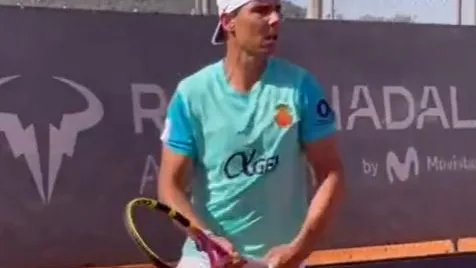 Rafa Nadal entrenando en su Academia con la camiseta del RCD Mallorca Rafa Nadal entrenando en su Academia con la camiseta del RCD Mallorca