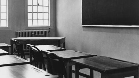 Aula de instituto vac&iacute;a