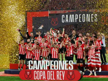 El Athletic levanta la Copa del Rey en La Cartuja tras ganar la final al Mallorca El Athletic levanta la Copa del Rey en La Cartuja tras ganar la final al Mallorca