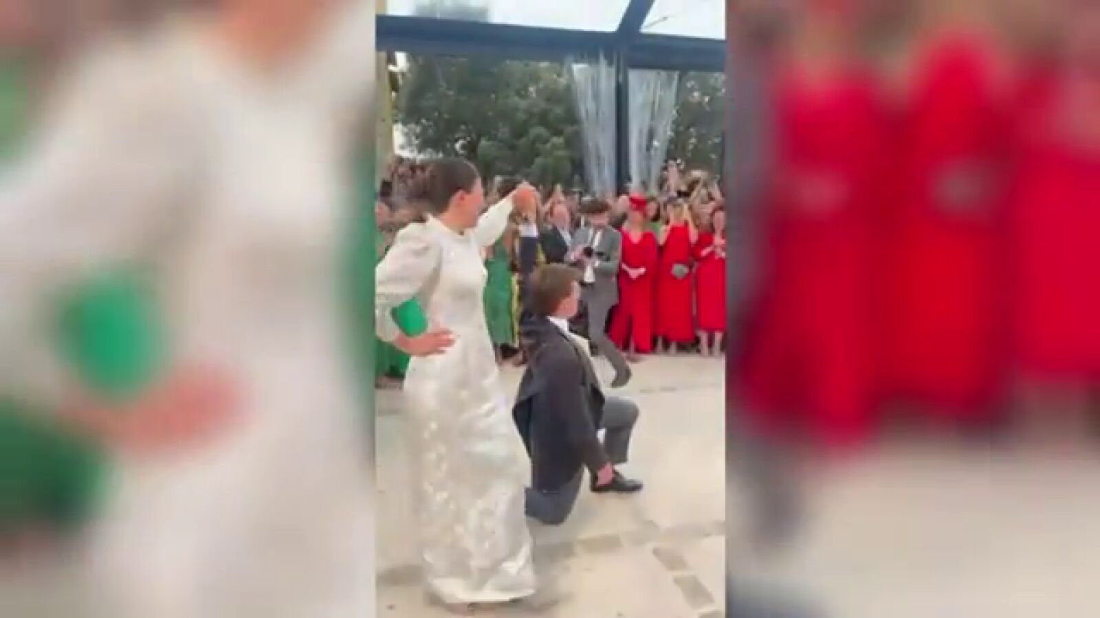 Almeida y Urquijo sellan su historia de amor con este comentado chotis el día de su boda
