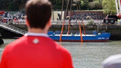 La gabarra ya flota sobre la ría de Nervión: horarios, recorrido y todos los detalles de la fiesta del Athletic