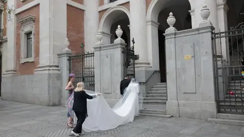 Teresa Urquijo llegando a la iglesia el día de su boda con Martínez Almeida Teresa Urquijo llegando a la iglesia el día de su boda con Martínez Almeida