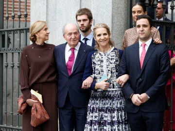 La Familia Real, en la boda de José Luis Martínez Almeida y Teresa Urquijo