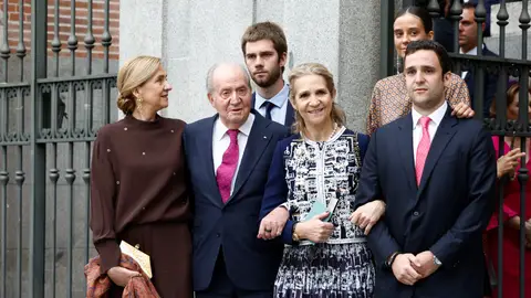 La Familia Real, en la boda de José Luis Martínez Almeida y Teresa Urquijo