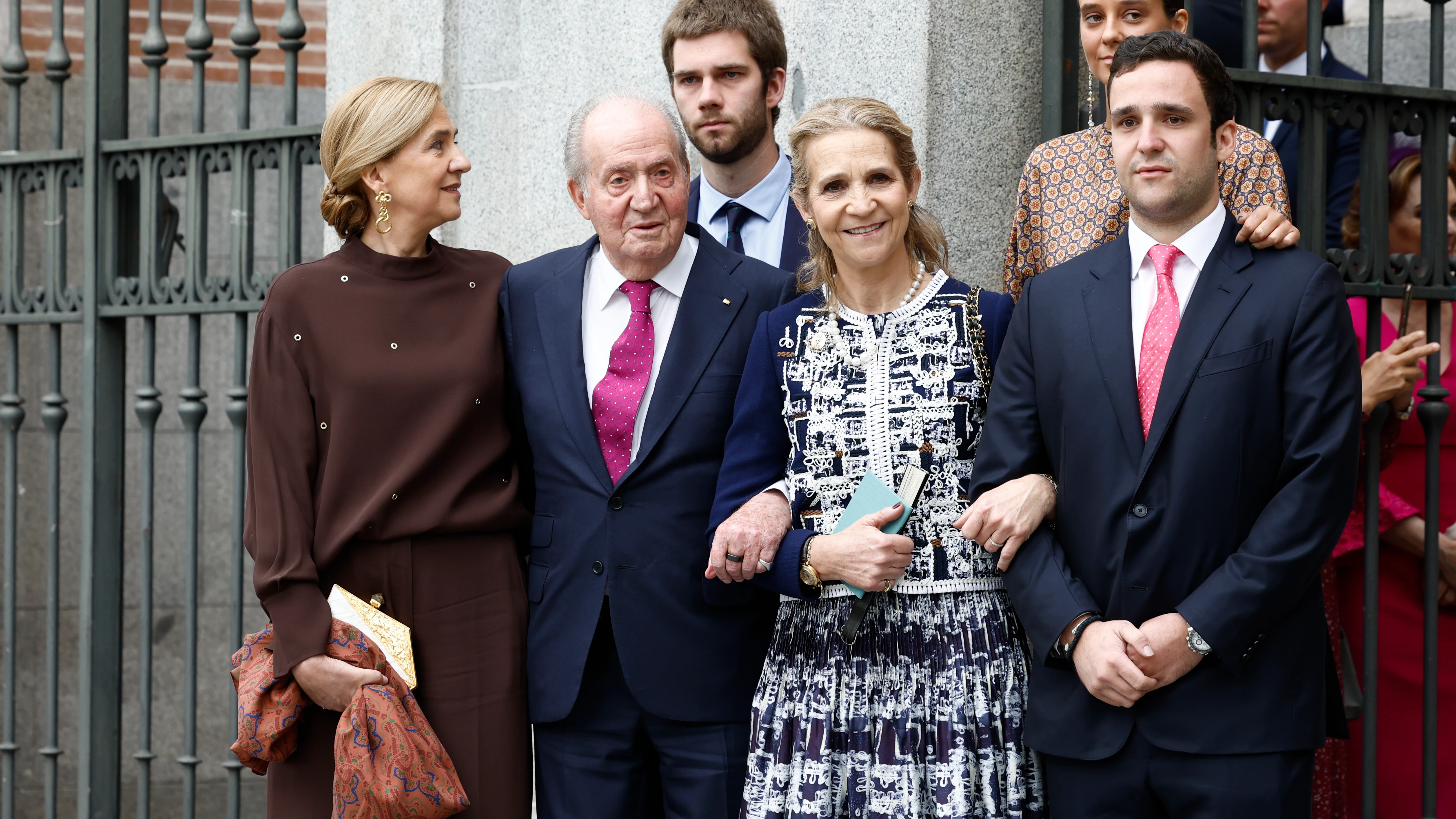La Familia Real, en la boda de Jos&eacute; Luis Mart&iacute;nez Almeida y Teresa Urquijo