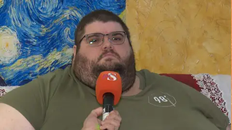 Manuel pesa 337 kilos y pide ayuda para poder vivir con normalidad: "Lo que tengo ahora mismo no es vida" Manuel pesa 337 kilos y pide ayuda para poder vivir con normalidad: "Lo que tengo ahora mismo no es vida"
