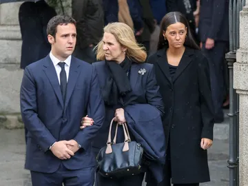 La infanta Elena, con sus hijos, Froilán y Victoria Federica La infanta Elena, con sus hijos, Froilán y Victoria Federica