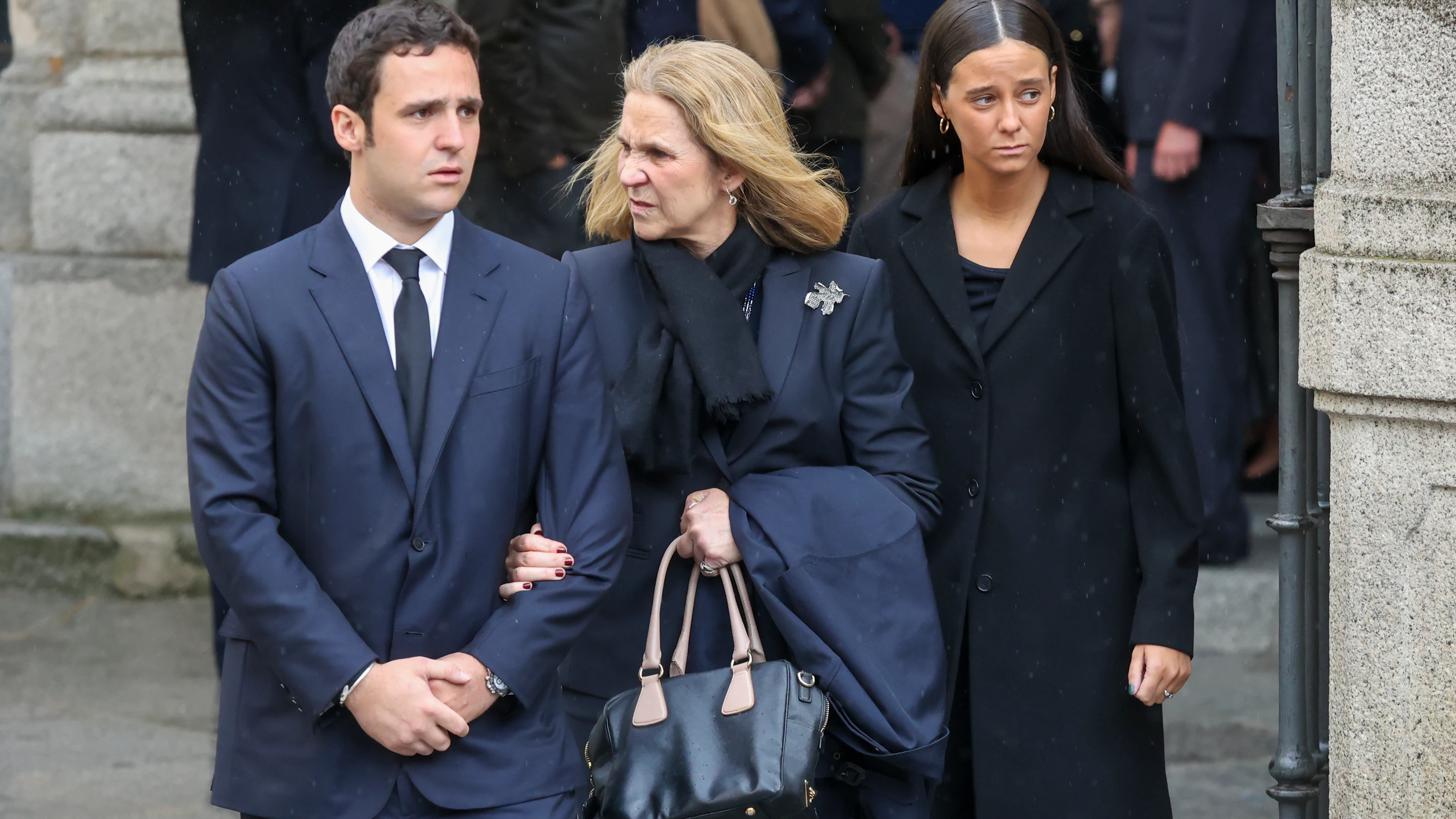La infanta Elena, con sus hijos, Froilán y Victoria Federica La infanta Elena, con sus hijos, Froilán y Victoria Federica