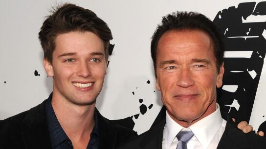 Arnold Schwarzenegger con su hijo Patrick Schwarzenegger