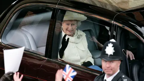 Isabel II en el día de la boda de Carlos III y Camila Isabel II en el día de la boda de Carlos III y Camila