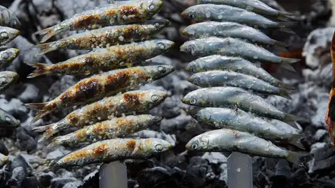 Espeto de sardinas en la Playa del Bajondillo de Torremolinos