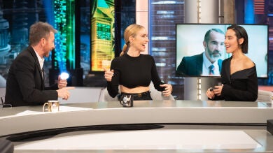 El tenso momento de Kira Miró y Esmeralda Pimentel con el director de su nueva serie: 