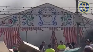 Se incendia una caseta de la Feria de Abril de Sevilla a tres días de su inicio Se incendia una caseta de la Feria de Abril de Sevilla a tres días de su inicio