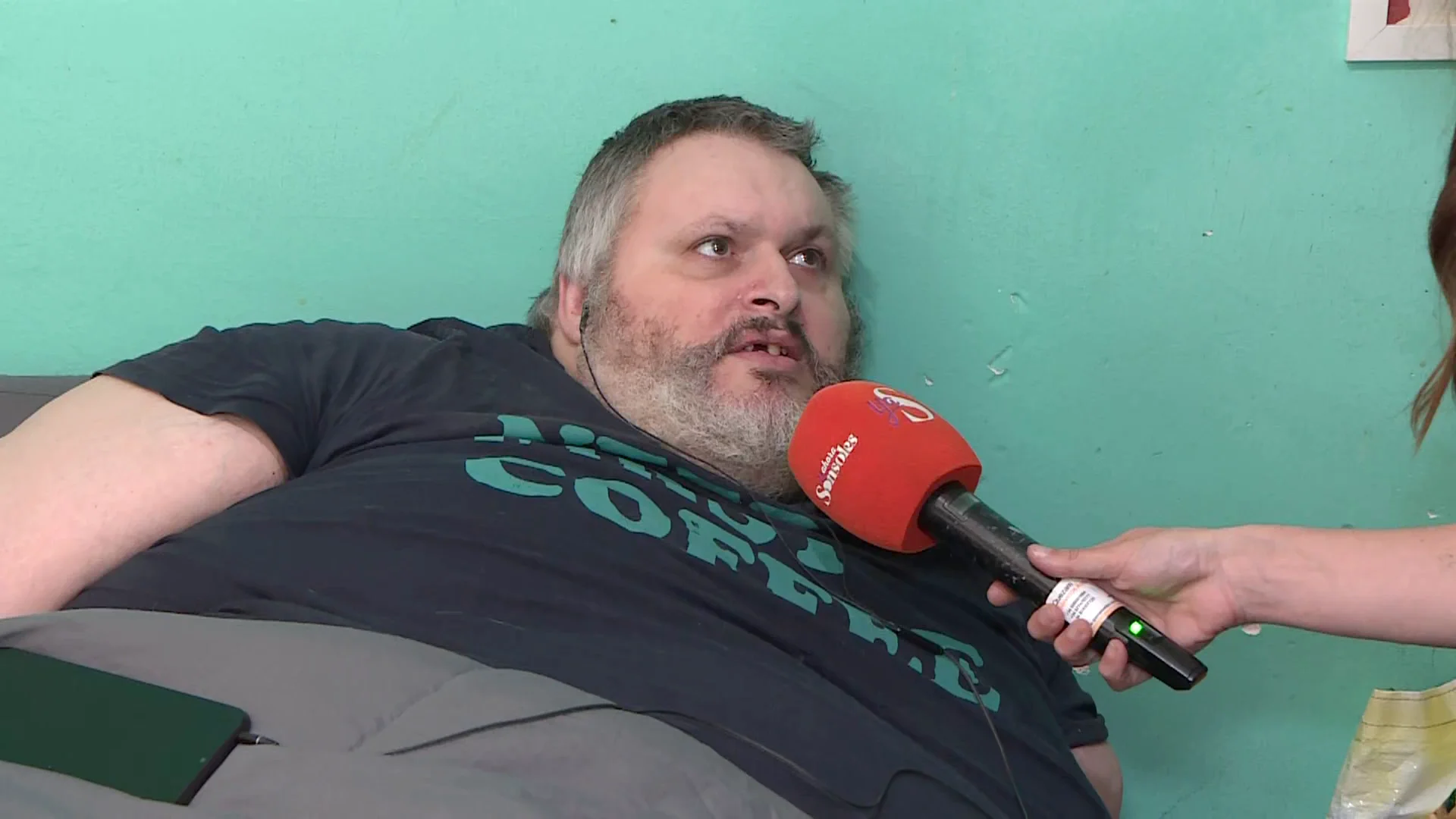 José María lleva tres meses sin levantarse de la cama porque pesa 300 kilos: "Me rendí a la vida"