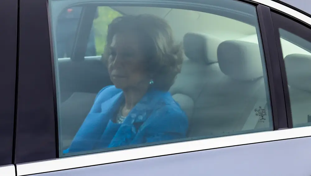 La reina Sofía llegando a la boda de José Luis Martínez Almeida y Teresa Urquijo