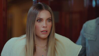 Yildiz llega en el peor momento y…¡pilla a Cansu en la cama de Çağatay!