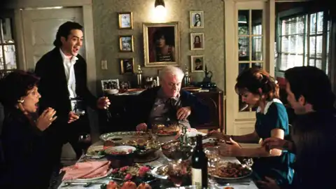 Anne Bancroft, Robert Downey Jr., Charles Durning, Cynthia Stevenson, Dylan McDermott en Home For The Holidays Anne Bancroft, Robert Downey Jr., Charles Durning, Cynthia Stevenson, Dylan McDermott en Home For The Holidays