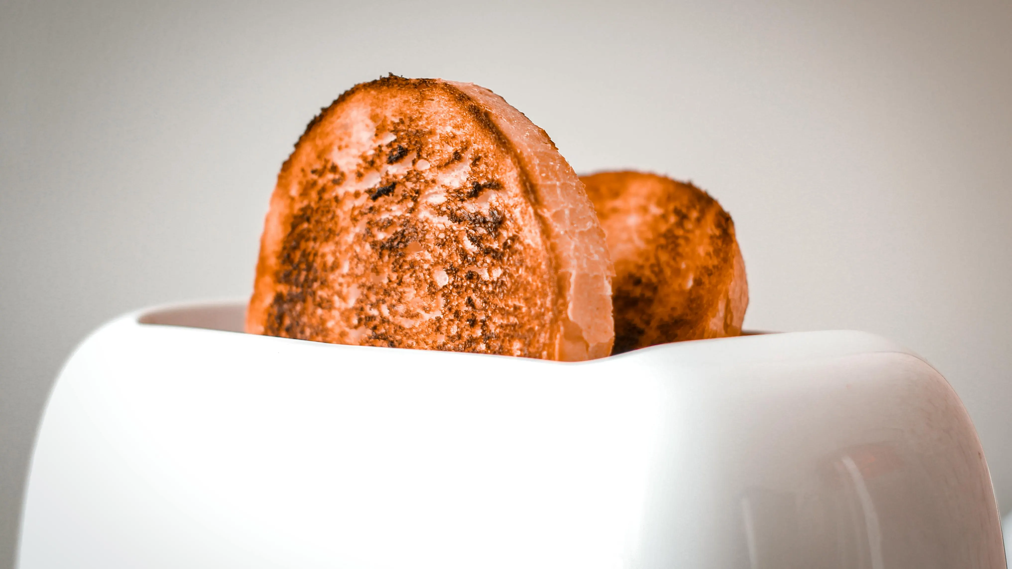 Dos rebanadas de pan tostado