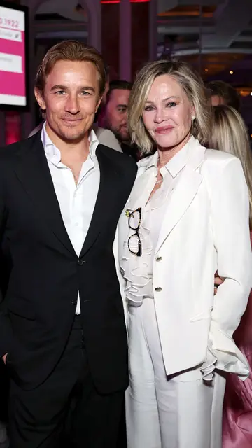 Melanie Griffith con el que fue su hijastro Jesse Johnson, hijo de Don Johson y hermano de su hija Dakota Melanie Griffith con el que fue su hijastro Jesse Johnson, hijo de Don Johson y hermano de su hija Dakota