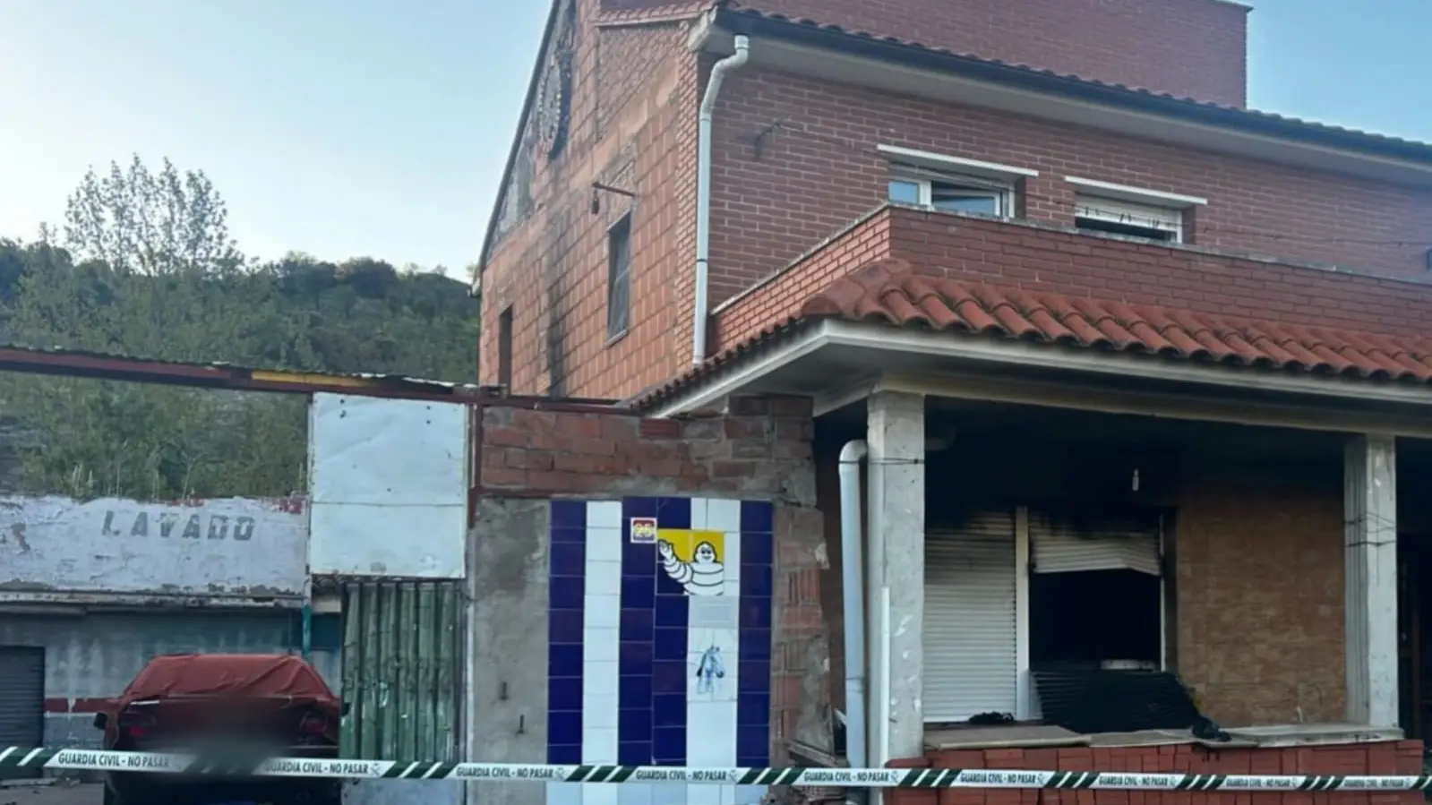 Vivienda unifamiliar afectada por el incendio Vivienda unifamiliar afectada por el incendio