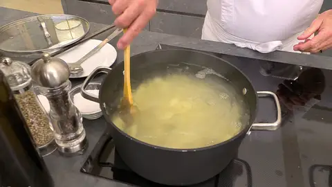 Cuando empiece a hervir, introduce los ñoquis Cuando empiece a hervir, introduce los ñoquis