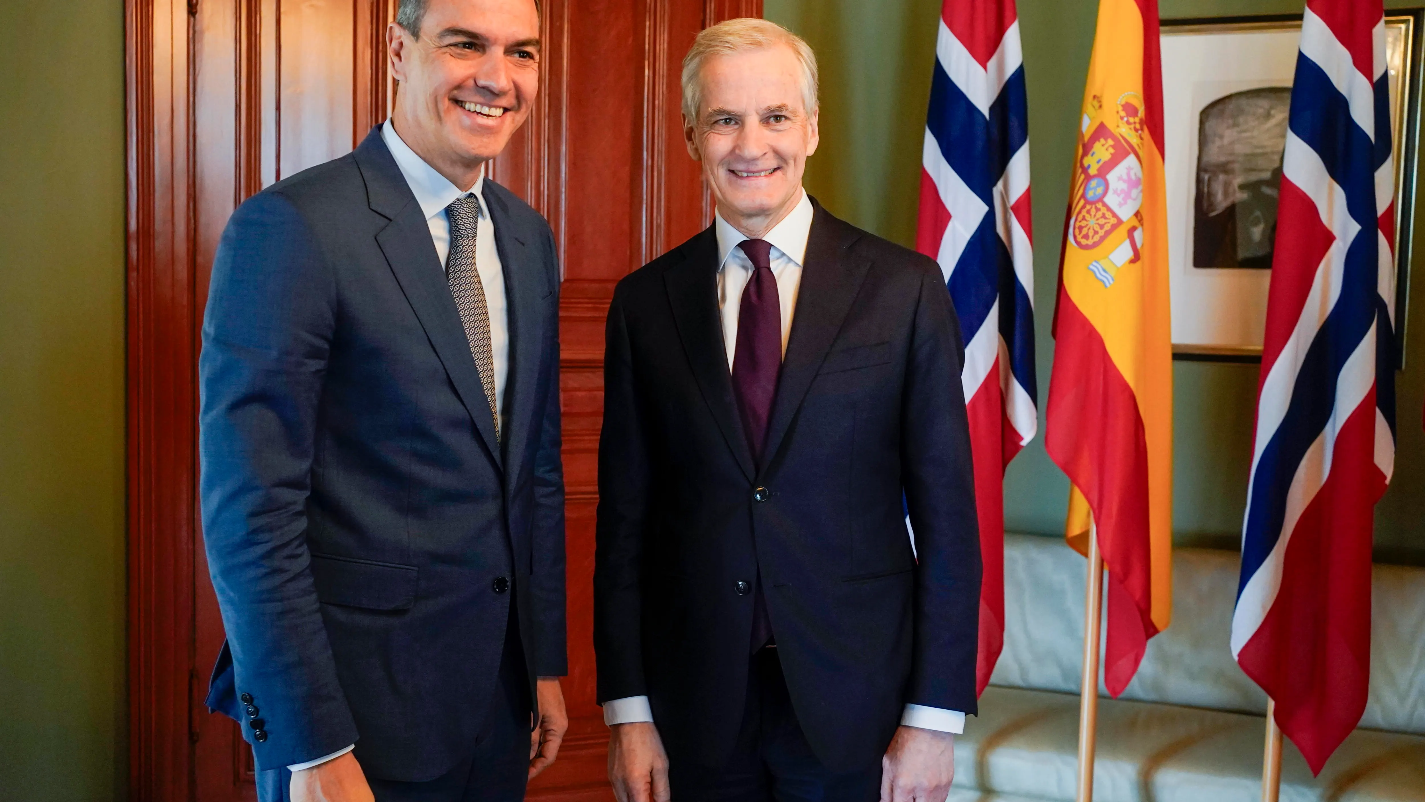 El presidente del gobierno espa&ntilde;ol Pedro Sanchez junto al primer ministro noruego, Jonas Gahr Storeal