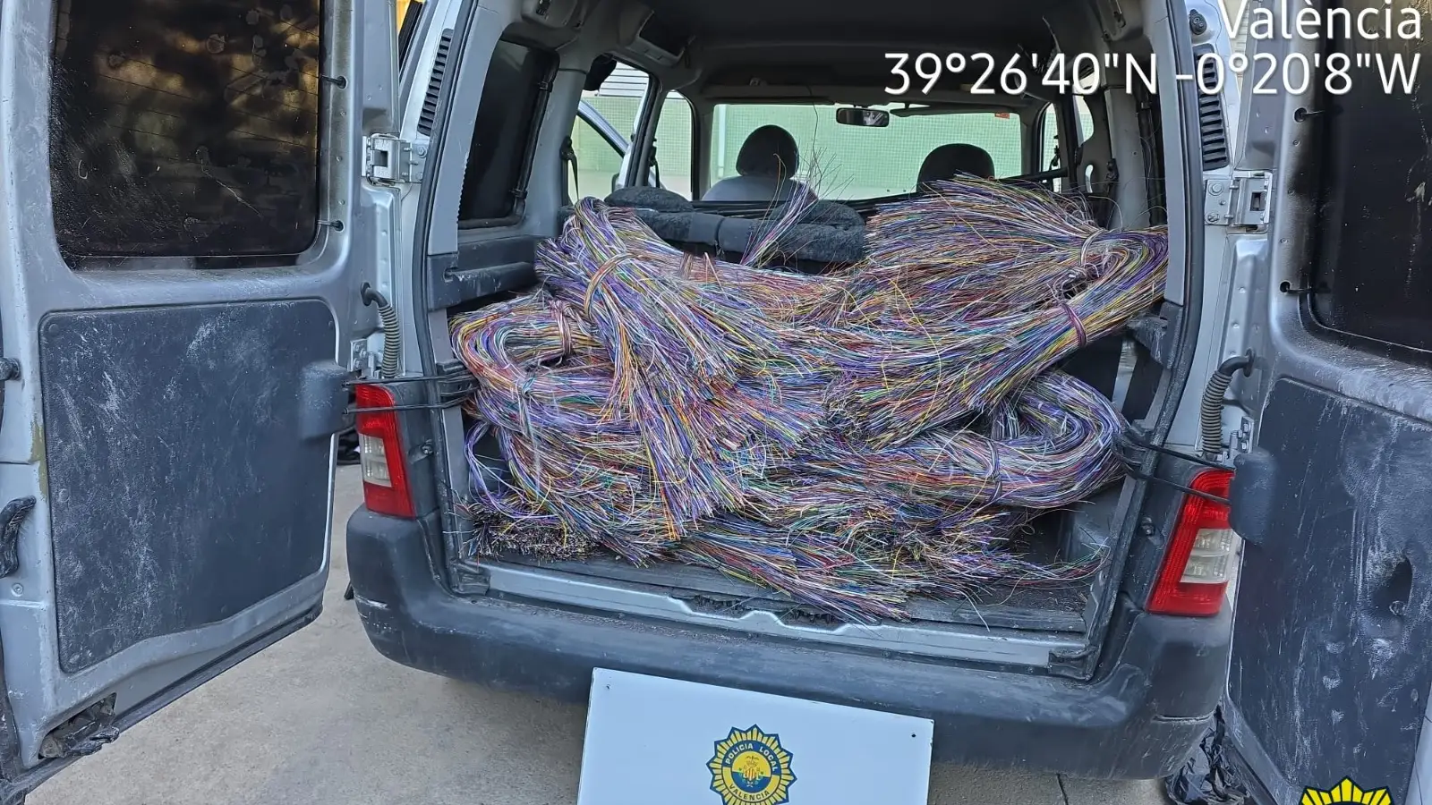 La Policía detiene a tres personas en Valencia por robar cable La Policía detiene a tres personas en Valencia por robar cable