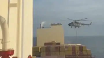 Momento del secuestro del buque israelí por parte de Irán