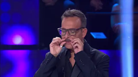 El bigote de Àngel Llàcer protagoniza el primer pique de Tu cara me suena 11: “Yo aprendí de Lolita” El bigote de Àngel Llàcer protagoniza el primer pique de Tu cara me suena 11: “Yo aprendí de Lolita”