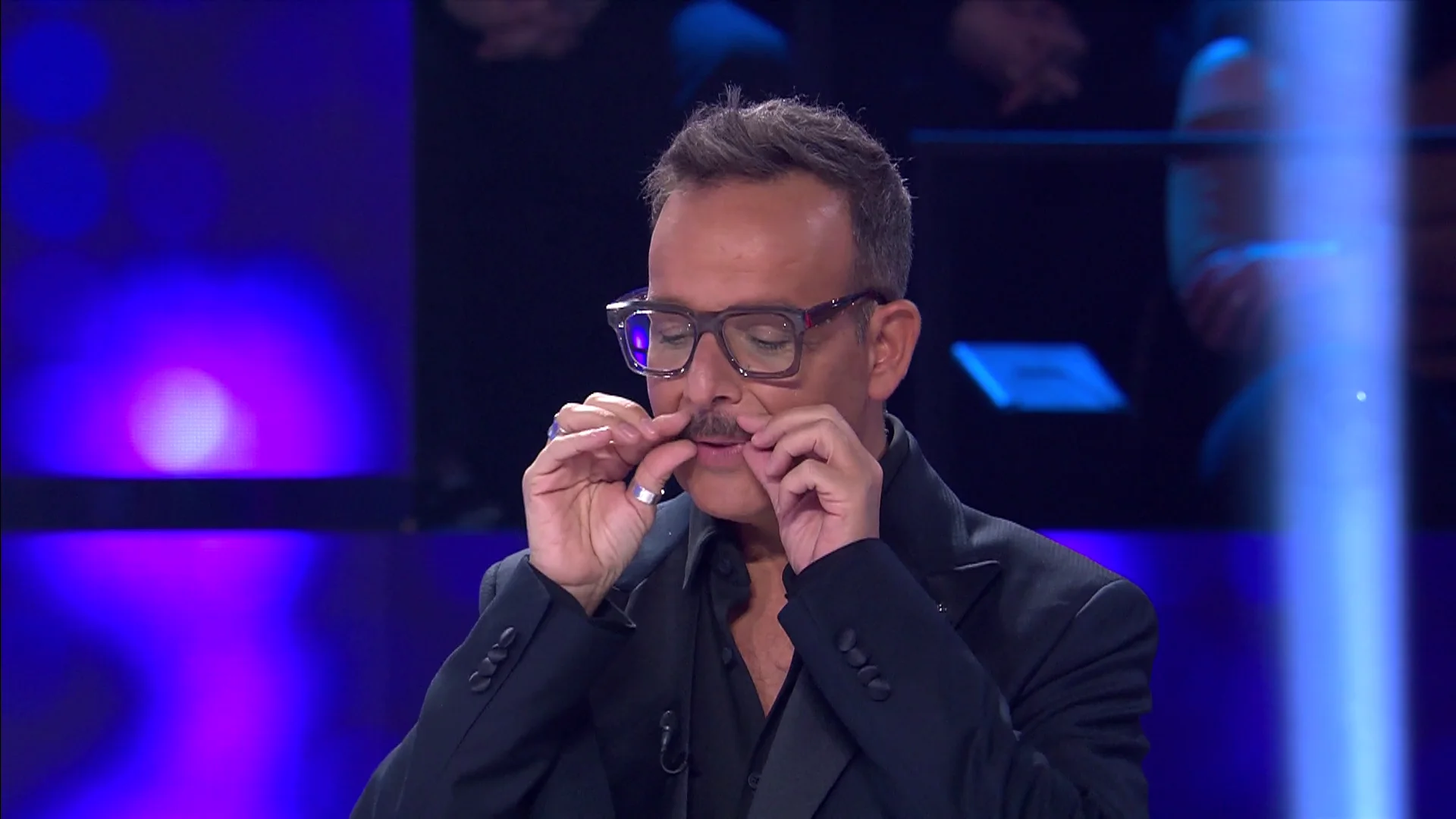 El bigote de &Agrave;ngel Ll&agrave;cer protagoniza el primer pique de Tu cara me suena 11: &ldquo;Yo aprend&iacute; de Lolita&rdquo;