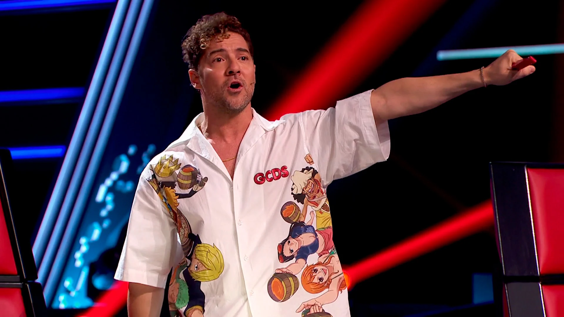 David Bisbal despista a los coaches al cantar en mitad de las Audiciones David Bisbal despista a los coaches al cantar en mitad de las Audiciones