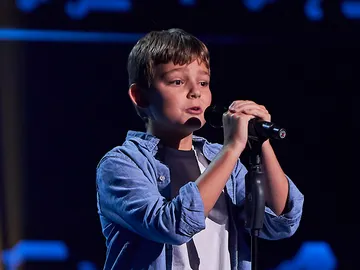 La inocencia de Maxence con un tema de Céline Dion La inocencia de Maxence con un tema de Céline Dion
