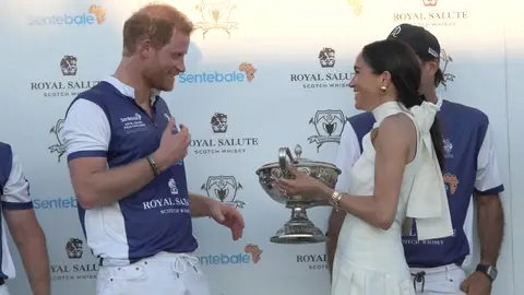 El príncipe Harry y Meghan Markle, entre risas El príncipe Harry y Meghan Markle, entre risas