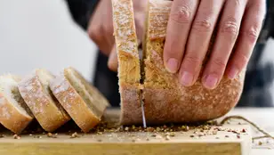 Trozo de pan cortado