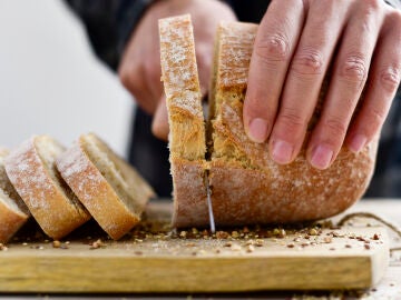 Trozo de pan cortado