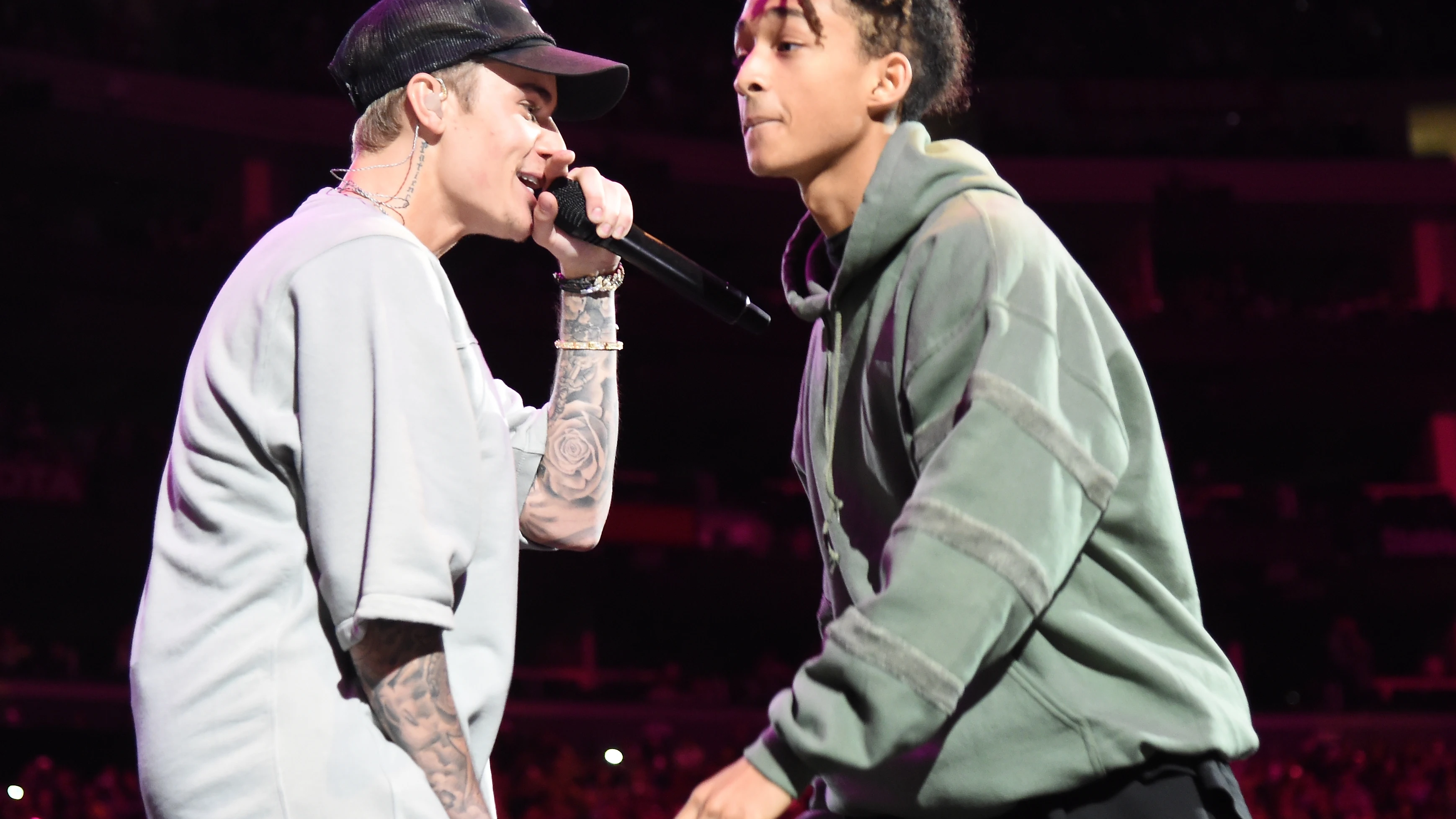 Justin Bieber y Jaden Smith cantando juntos en 2015 Justin Bieber y Jaden Smith cantando juntos en 2015