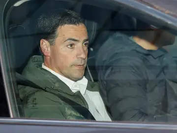 Pradales a su salida del Hospital de Cruces Pradales a su salida del Hospital de Cruces