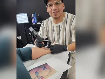 Ethan Clay, el tatuador de los peregrinos Ethan Clay, el tatuador de los peregrinos