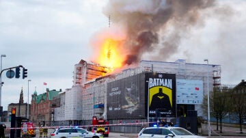 Incendio en el histórico edificio de la Bolsa de Copenhague