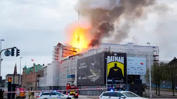 Incendio en el histórico edificio de la Bolsa de Copenhague