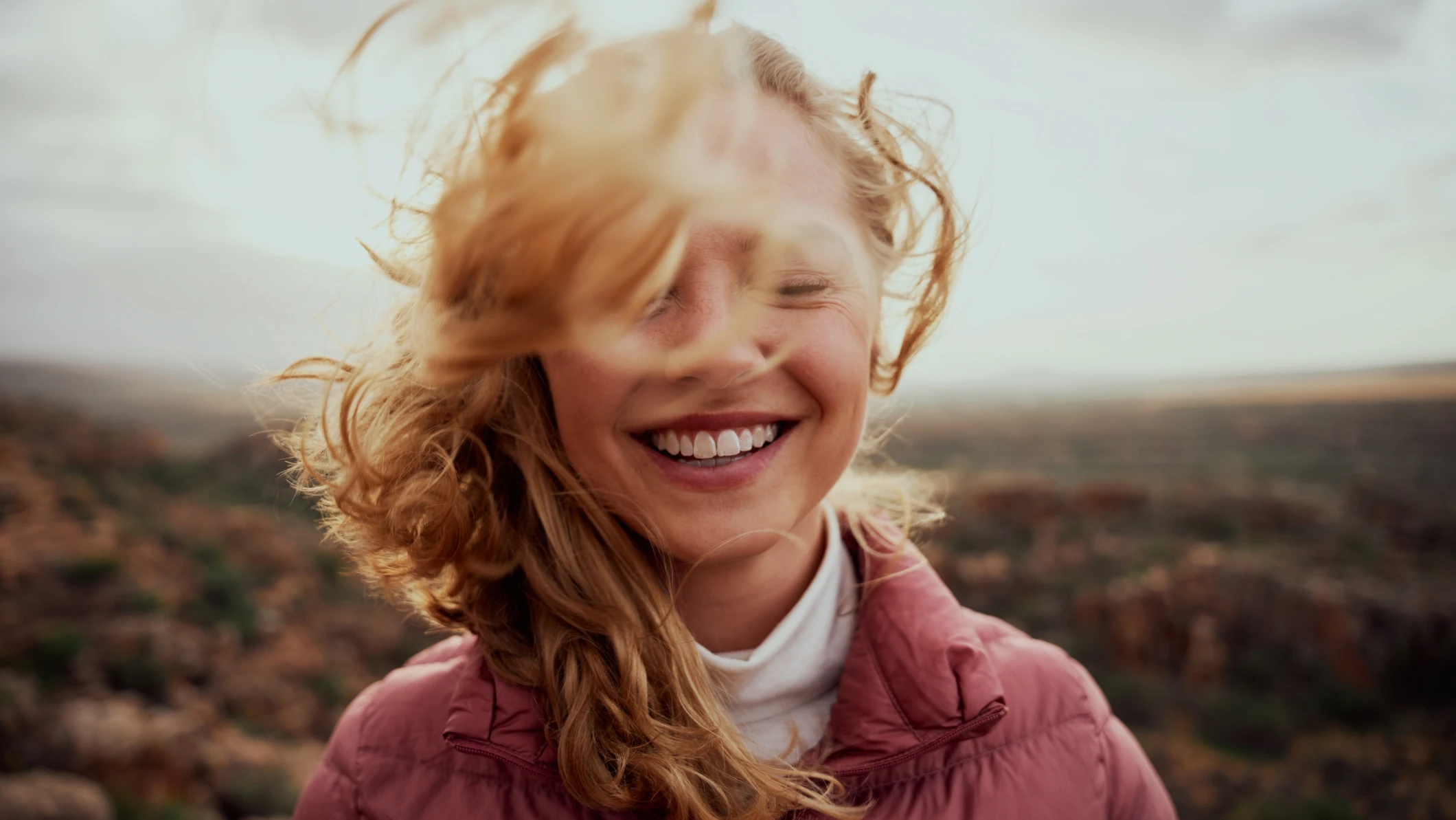 Mujer sonriendo Mujer sonriendo