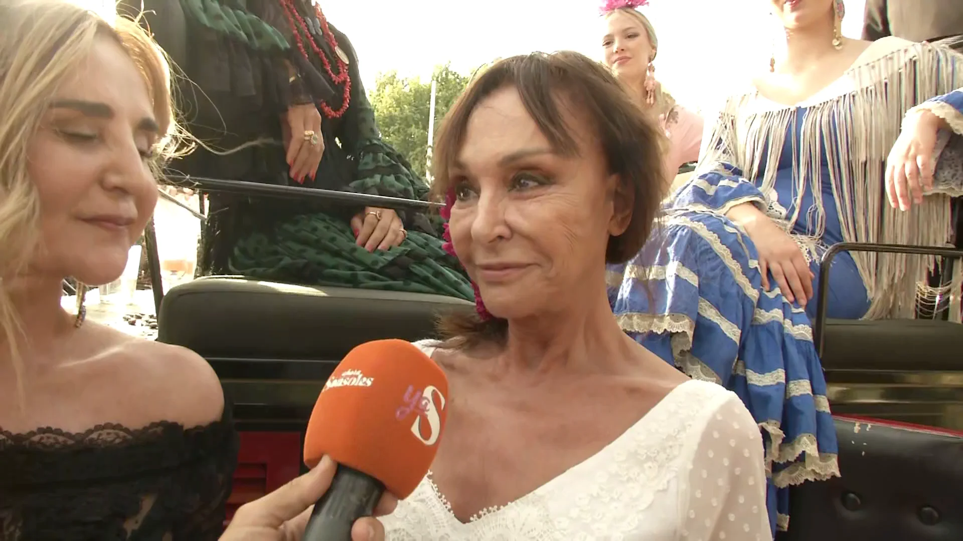 Mari Ángeles Grajal y Pepe Gandía se fueron juntos en un coche de la Feria de Abril: "Hubo tonteo" Mari Ángeles Grajal y Pepe Gandía se fueron juntos en un coche de la Feria de Abril: "Hubo tonteo"