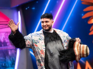 Arturo Valls se enfrenta al Mask Singer m&aacute;s sorpendente en El Hormiguero: Desde Jordi Cruz, hasta Omar Montes