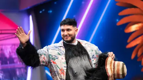 Arturo Valls se enfrenta al Mask Singer más sorpendente en El Hormiguero: Desde Jordi Cruz, hasta Omar Montes Arturo Valls se enfrenta al Mask Singer más sorpendente en El Hormiguero: Desde Jordi Cruz, hasta Omar Montes