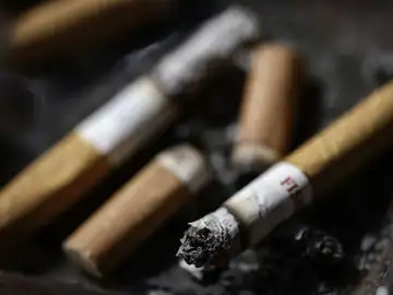 Un cigarro encendido Un cigarro encendido