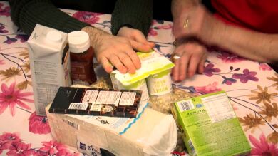 El azúcar y otros ingredientes ocultos de alimentos como el pan de molde, los yogures o las barritas de cereales