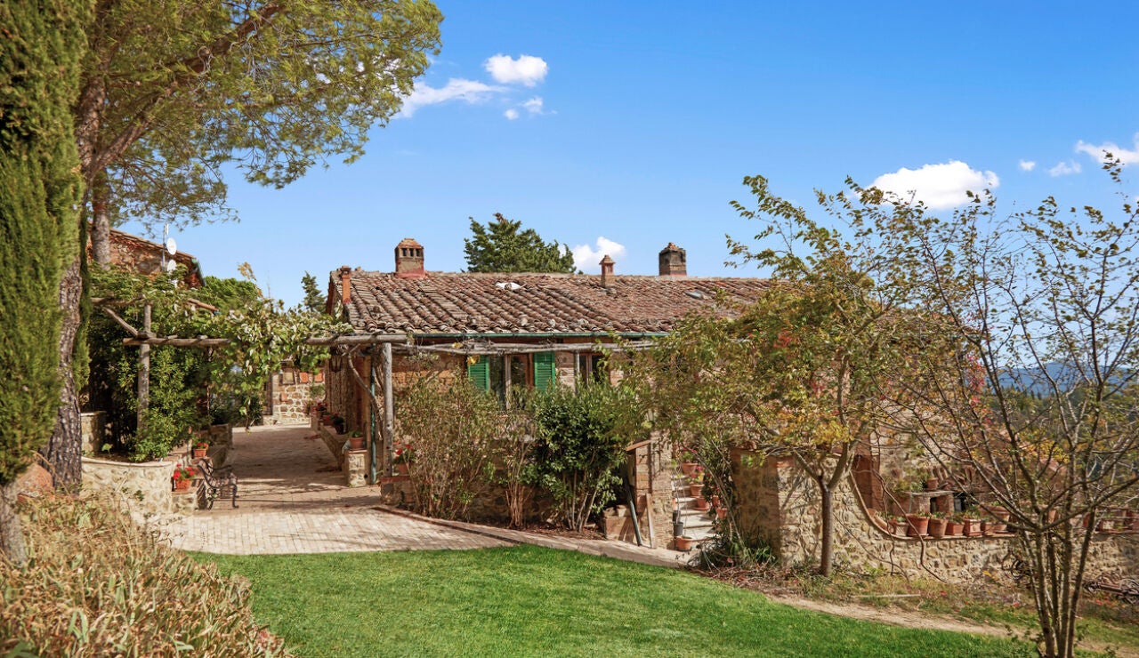 Casa antigua en un pueblo